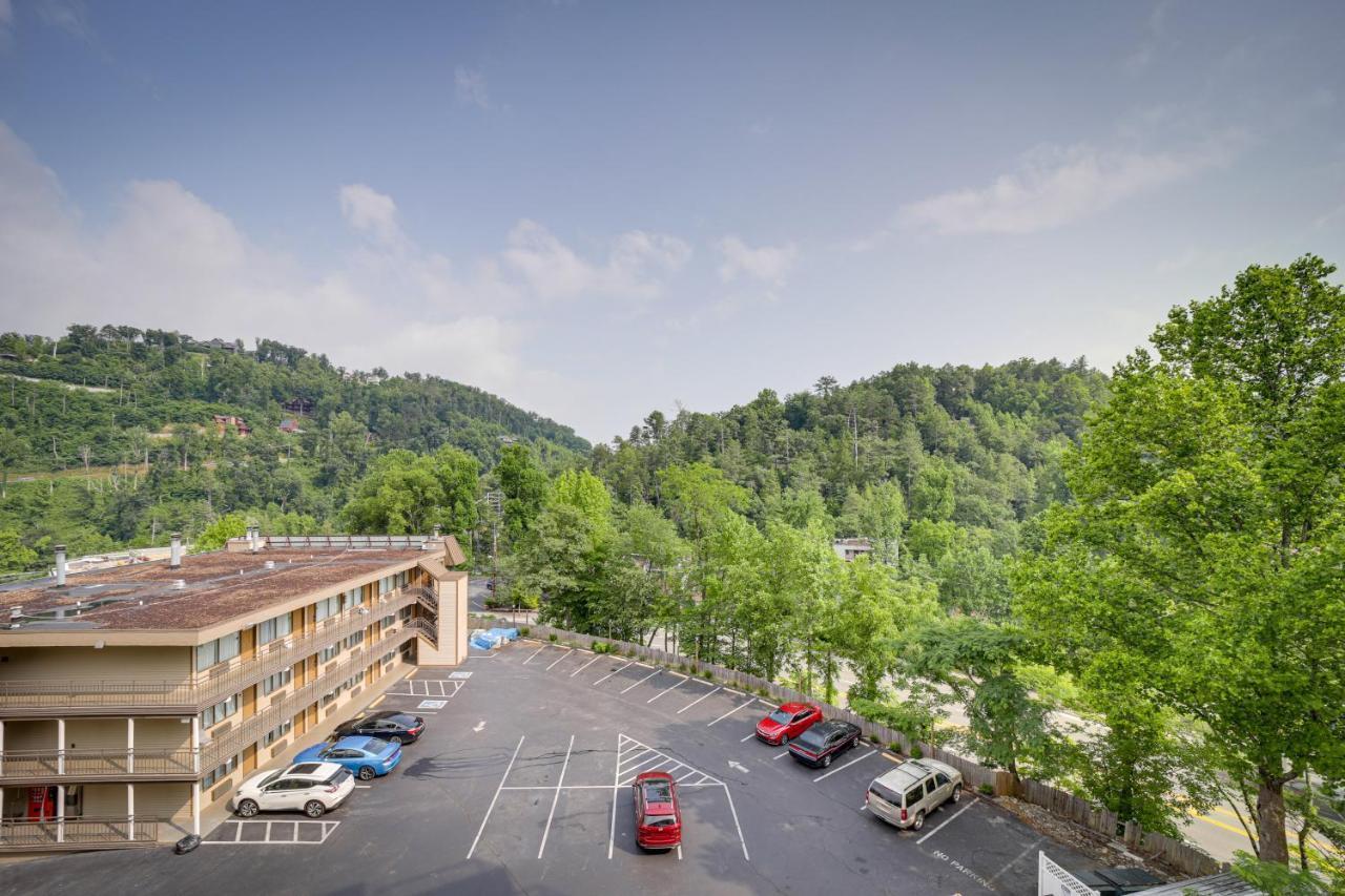 Stylish Gatlinburg Condo With Pool Walk Downtown! Exterior foto